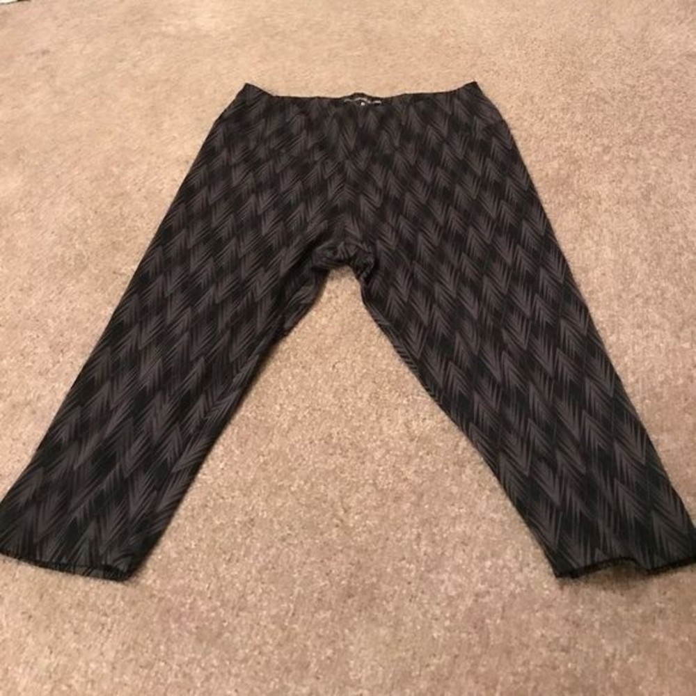 Marina Tech Geometric Pattern Cropped Leggings